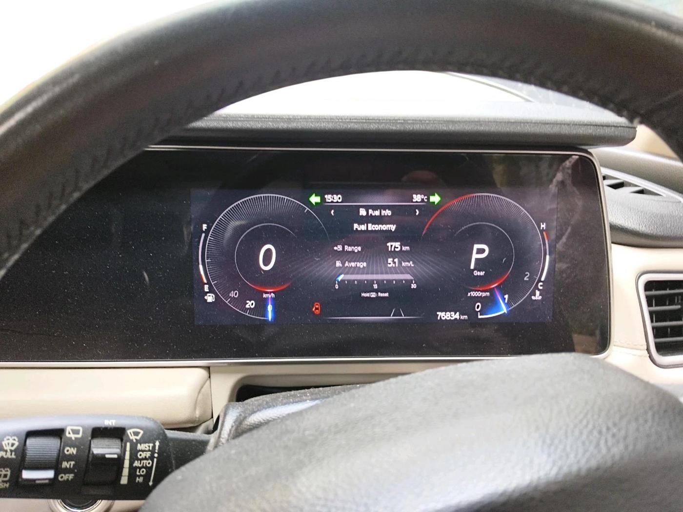 2022 Mahindra XUV700 AX 7 P AT 7 STR, Petrol, Automatic, 76,834 km, interior