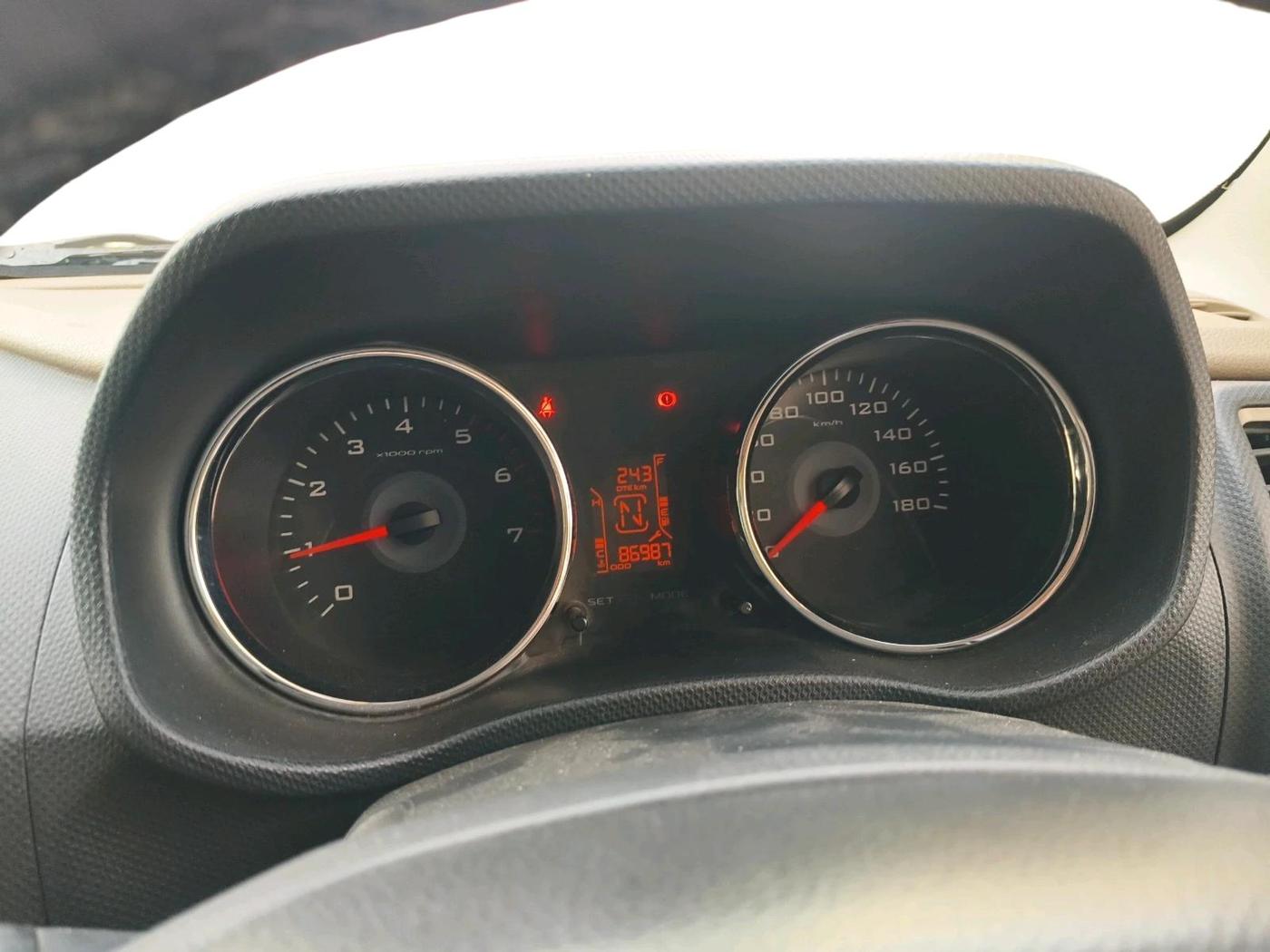 2016 Mahindra TUV300 T8, Diesel, Manual, 86,987 km, interior