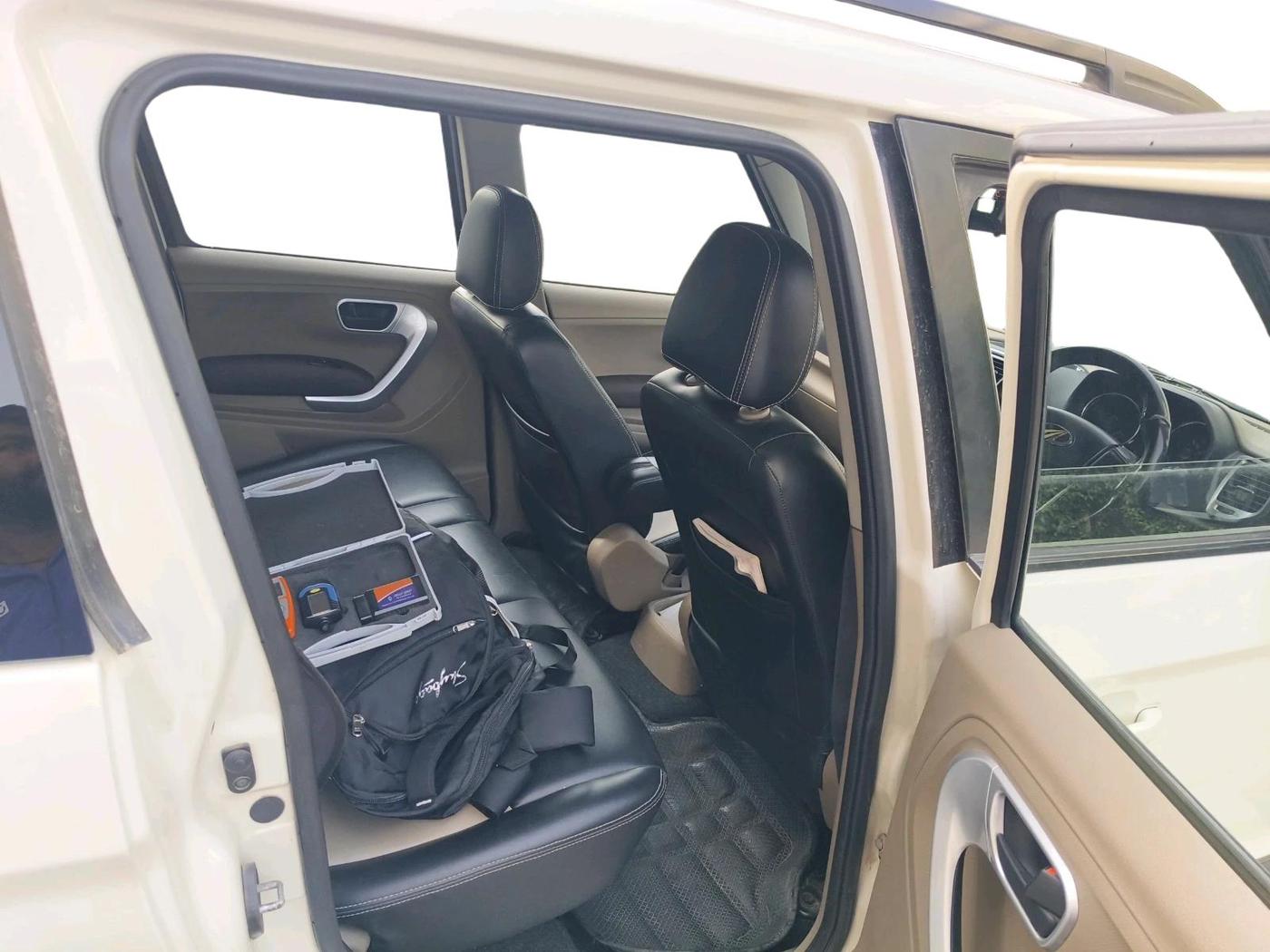 2016 Mahindra TUV300 T8, Diesel, Manual, 86,987 km, interior