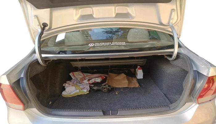 2011 Volkswagen Vento TRENDLINE 1.6, Petrol, Manual, 1,00,890 km, exterior