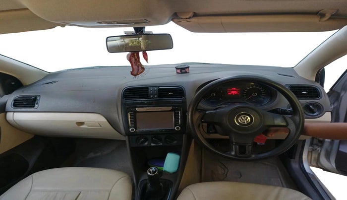 2011 Volkswagen Vento TRENDLINE 1.6, Petrol, Manual, 1,00,890 km, interior