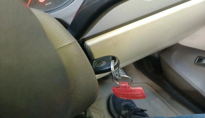 2011 Volkswagen Vento TRENDLINE 1.6, Petrol, Manual, 1,00,890 km, interior