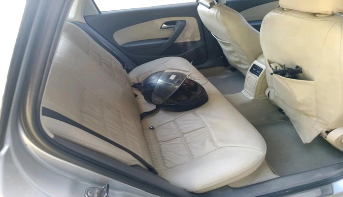 2011 Volkswagen Vento TRENDLINE 1.6, Petrol, Manual, 1,00,890 km, interior