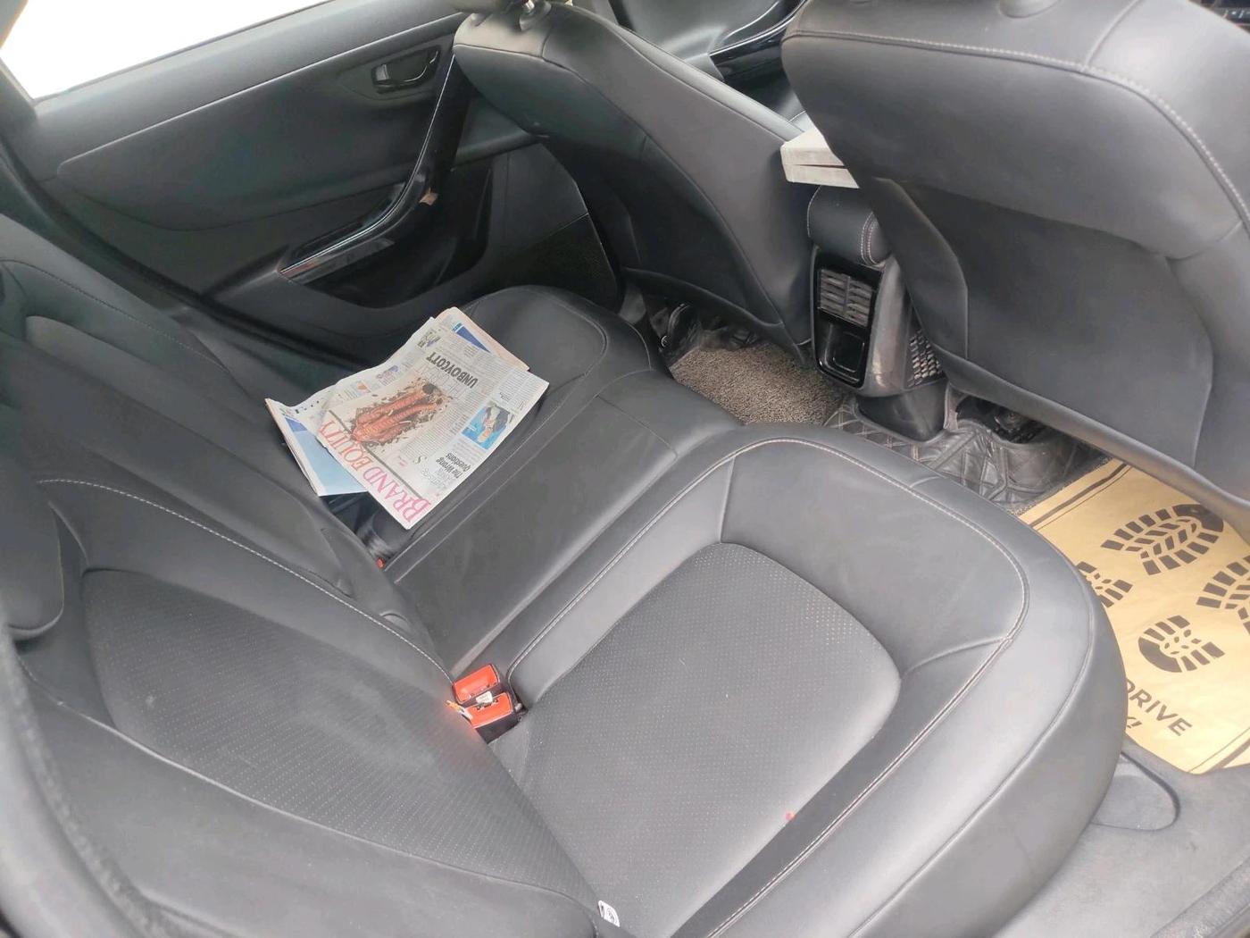 2022 Tata NEXON XZA PLUS DIESEL DARK EDITION, Diesel, Automatic, 71,024 km, interior
