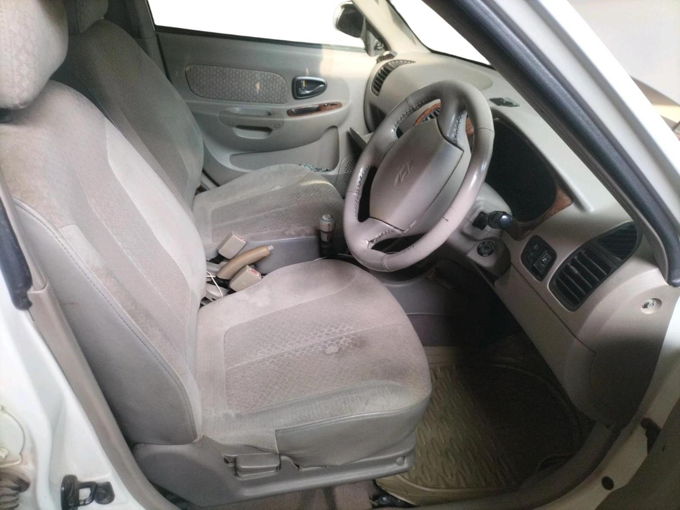 2011 Hyundai Accent EXECUTIVE, CNG, Manual, 1,69,207 km, interior
