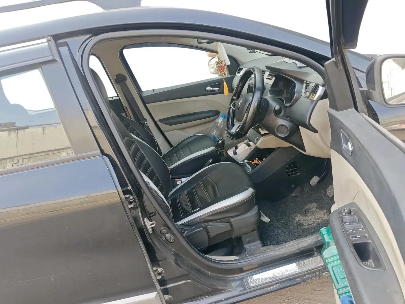 2023 Renault TRIBER RXZ AMT Urban Night Limited Edition , CNG, Automatic, 7,00,000 km, interior