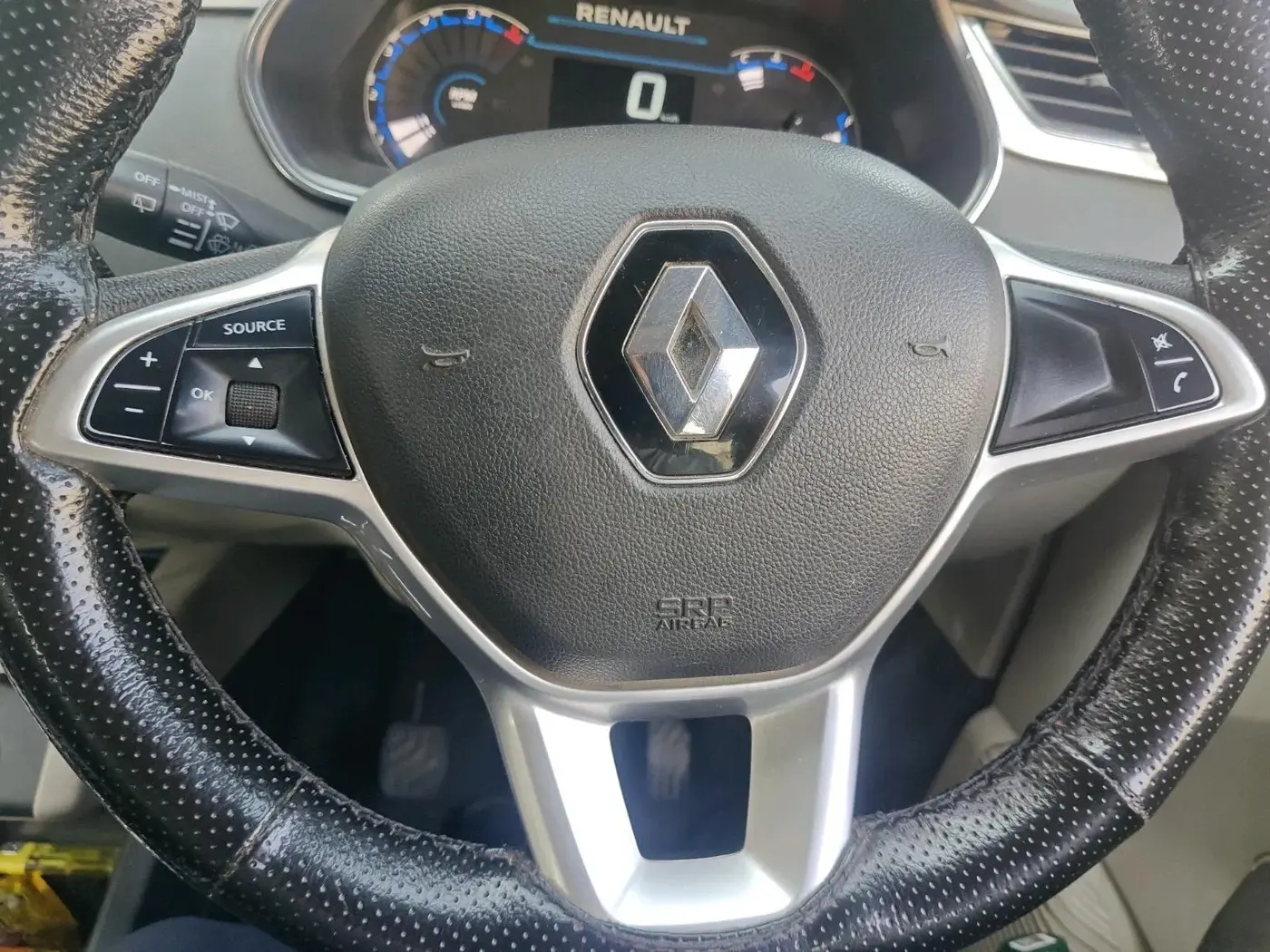 2023 Renault TRIBER RXZ AMT Urban Night Limited Edition , CNG, Automatic, 7,00,000 km, interior