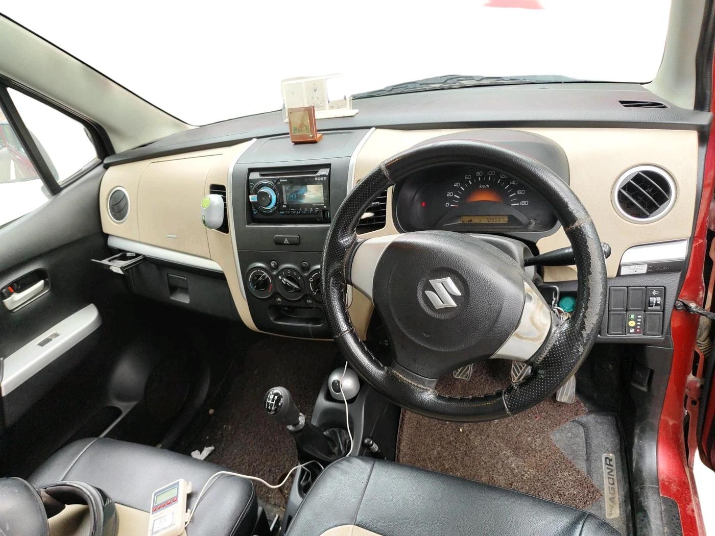 2017 Maruti Wagon R 1.0 LXI CNG, CNG, Manual, 1,09,597 km, interior