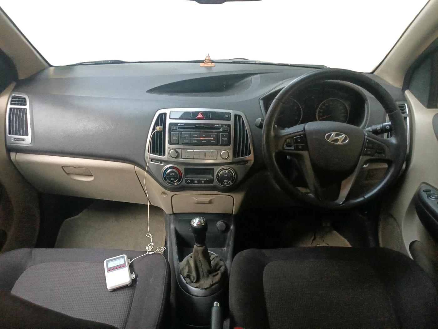 2012 Hyundai i20 SPORTZ 1.2, Petrol, Manual, 98,241 km, interior