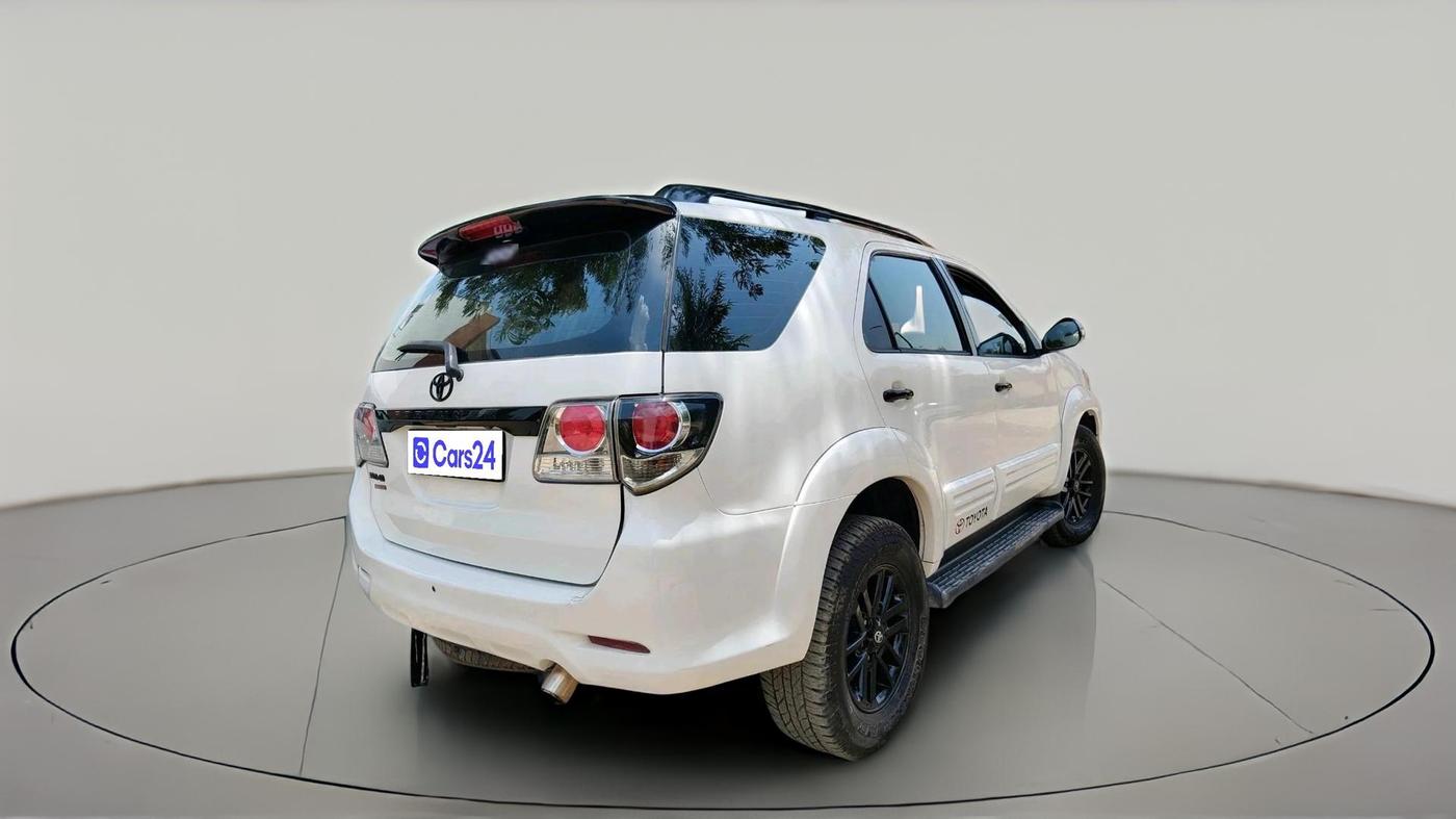 2014 Toyota Fortuner 3.0 4X2 AT, Diesel, Automatic, 1,24,613 km, exterior