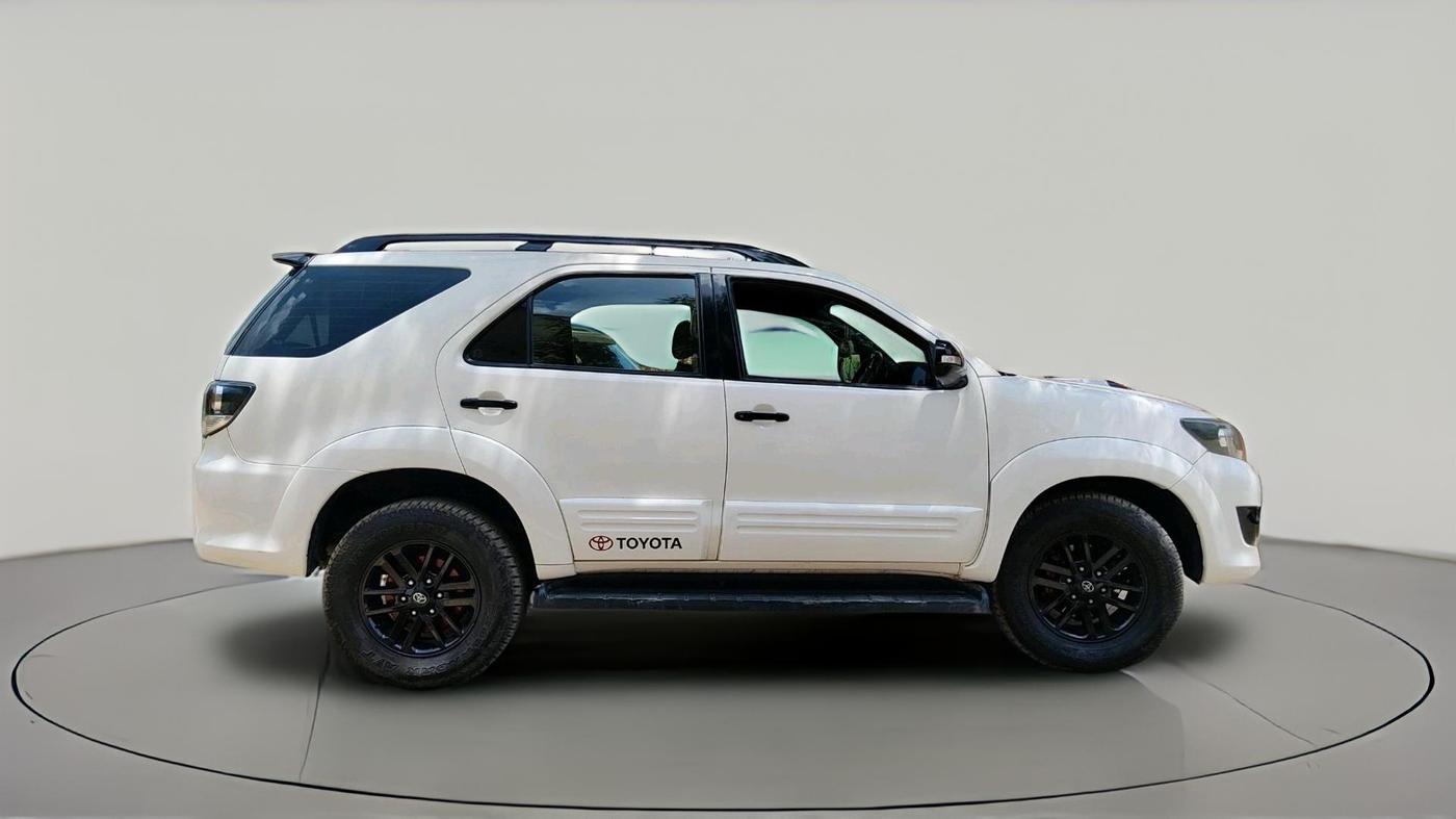 2014 Toyota Fortuner 3.0 4X2 AT, Diesel, Automatic, 1,24,613 km, exterior