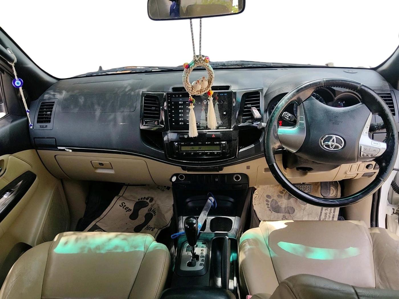 2014 Toyota Fortuner 3.0 4X2 AT, Diesel, Automatic, 1,24,613 km, interior