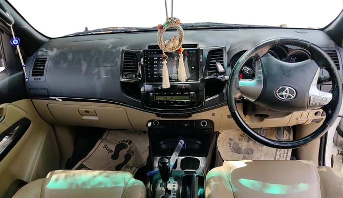 2014 Toyota Fortuner 3.0 4X2 AT, Diesel, Automatic, 1,24,613 km, interior