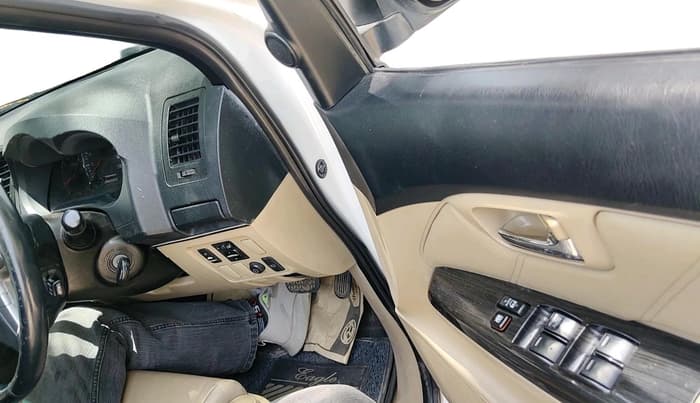 2014 Toyota Fortuner 3.0 4X2 AT, Diesel, Automatic, 1,24,613 km, interior