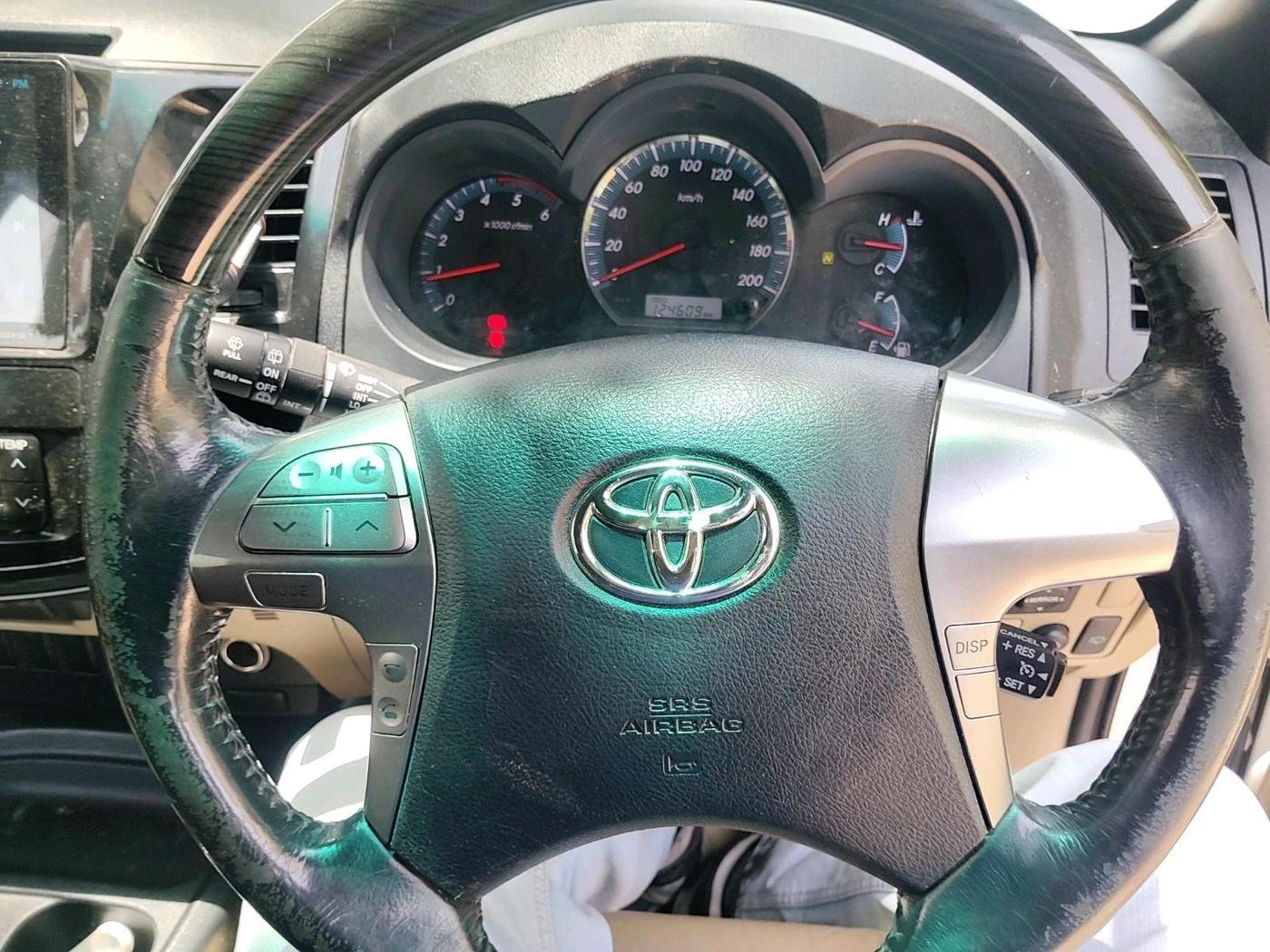 2014 Toyota Fortuner 3.0 4X2 AT, Diesel, Automatic, 1,24,613 km, interior