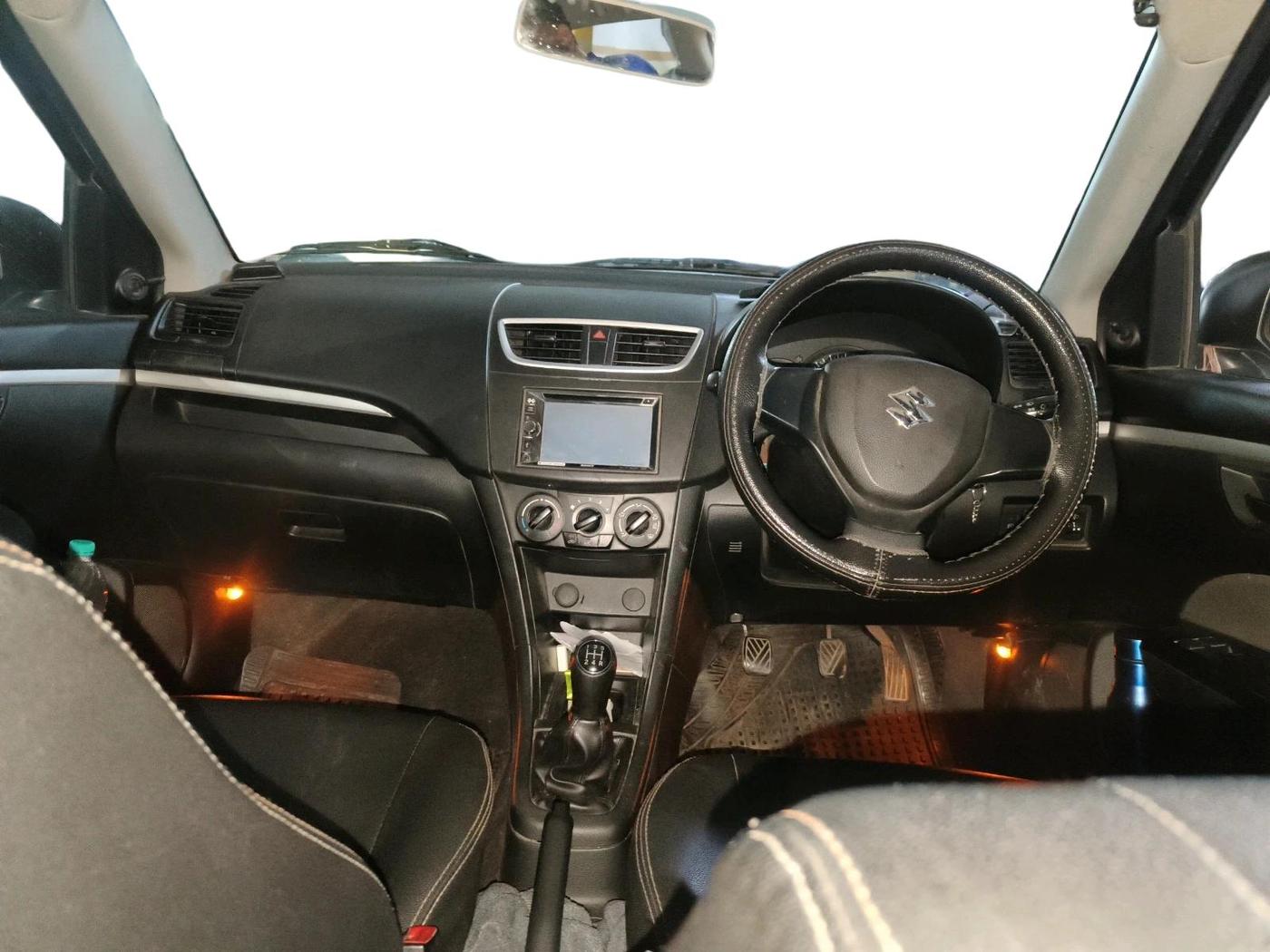 2015 Maruti Swift LXI, Petrol, Manual, 1,26,153 km, interior