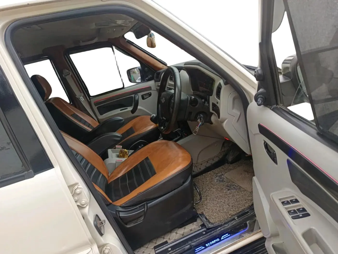 2020 Mahindra Scorpio S5, Diesel, Manual, 91,803 km, interior