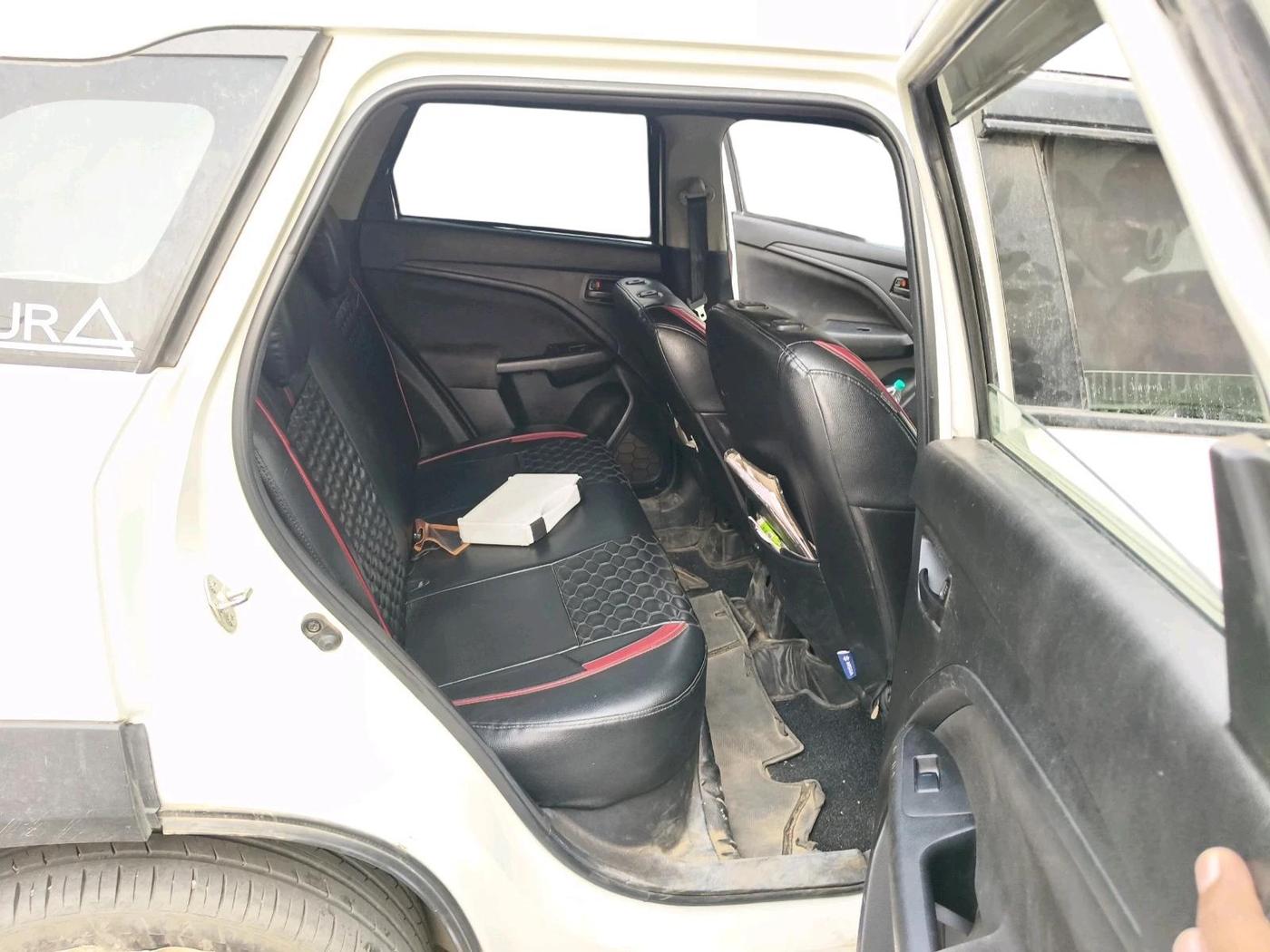2022 Maruti BREZZA VXI SMART HYBRID, Petrol, Manual, 51,305 km, interior