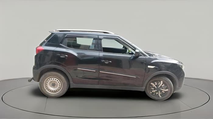 2022 Mahindra XUV300 W4 1.2 PETROL, Petrol, Manual, 22,119 km, exterior