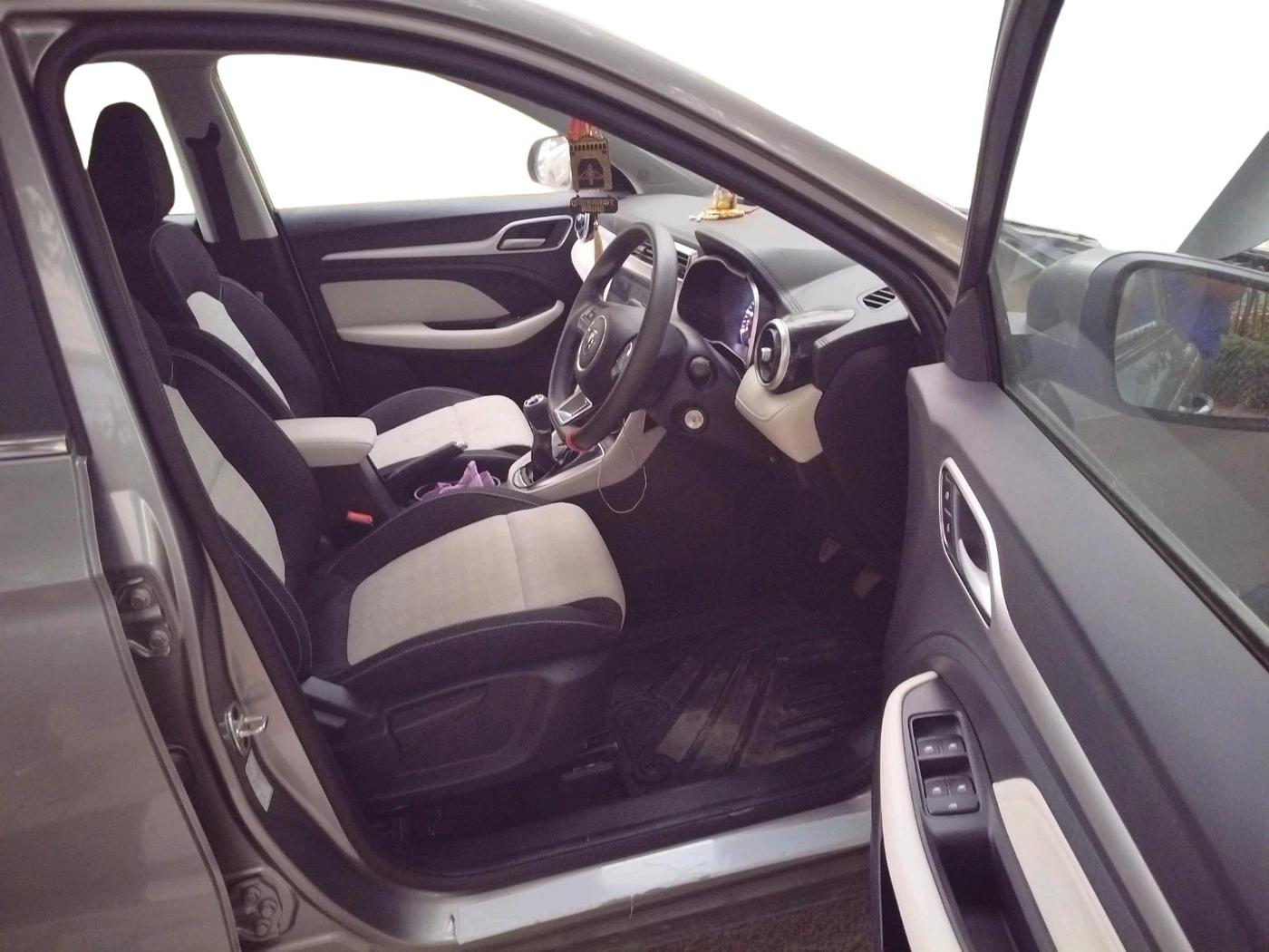 2025 MG ASTOR Sprint 1.5 MT (Ivory), Petrol, Manual, 2,760 km, interior