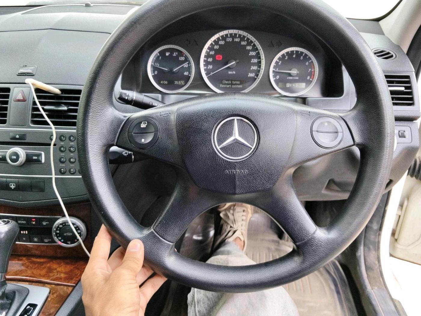 2011 Mercedes Benz C Class 200 CGI AT CLASSIC, Petrol, Automatic, 1,17,485 km, interior
