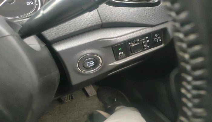 2016 Maruti Vitara Brezza ZDI PLUS, Diesel, Manual, 1,35,682 km, interior
