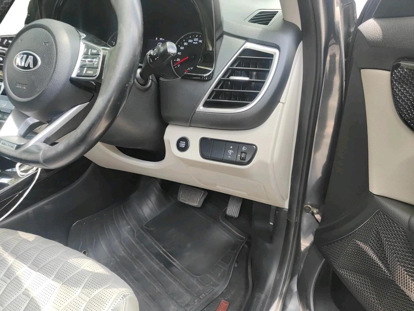 2020 KIA SELTOS HTX IVT 1.5 PETROL, Petrol, Automatic, 1,21,493 km, interior