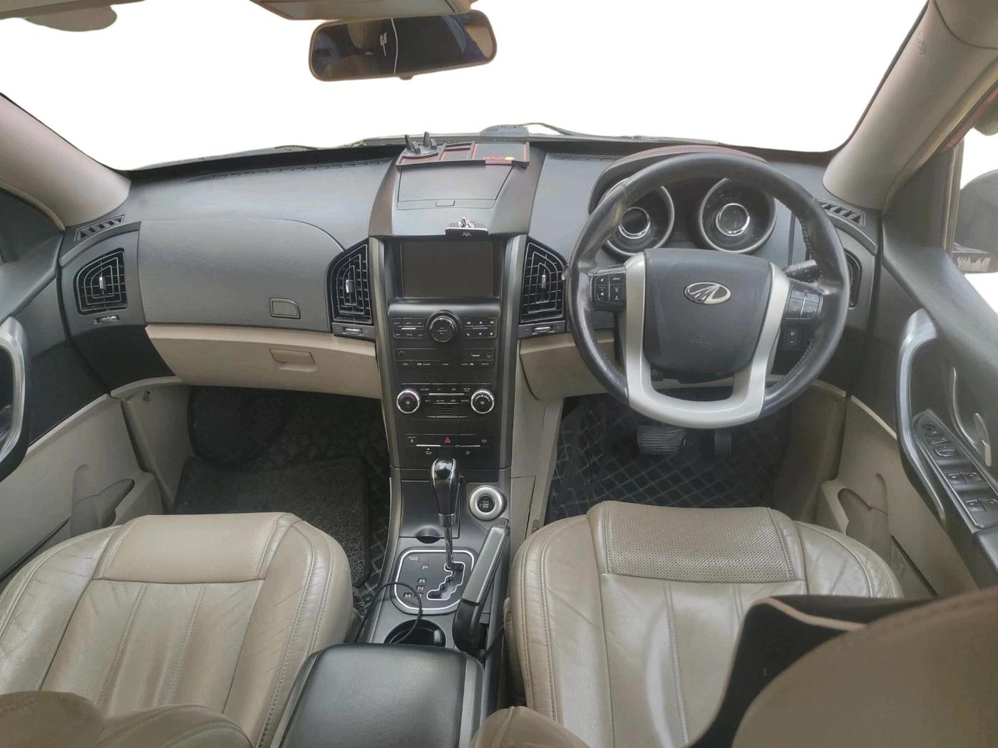 2016 Mahindra XUV500 W8 AT, Diesel, Automatic, 1,23,721 km, interior