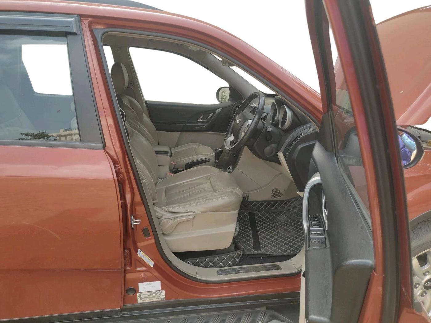 2016 Mahindra XUV500 W8 AT, Diesel, Automatic, 1,23,721 km, interior