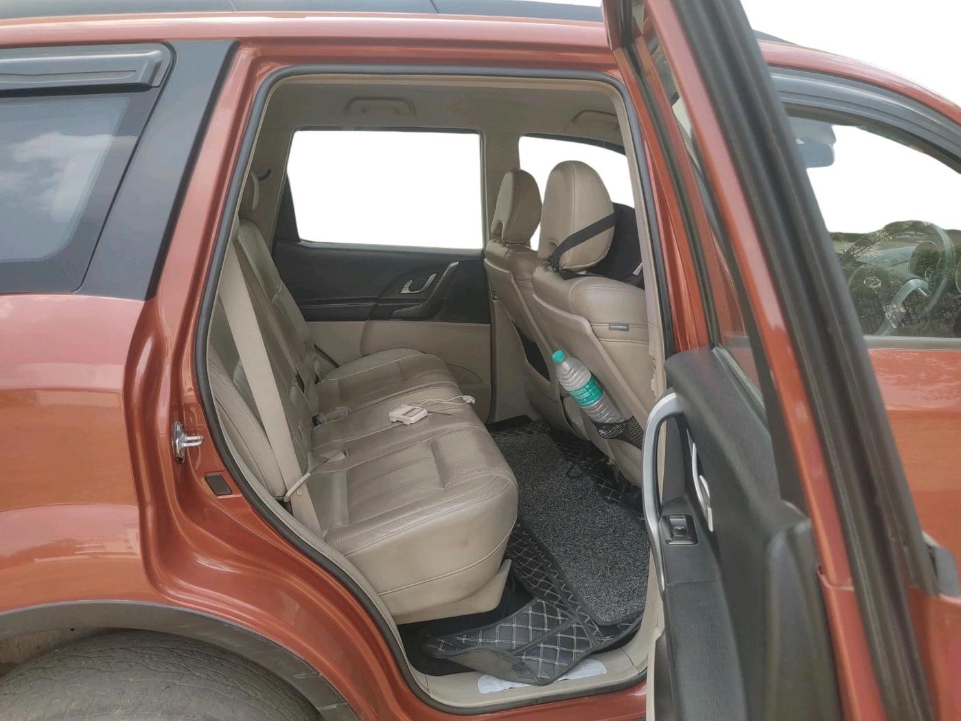 2016 Mahindra XUV500 W8 AT, Diesel, Automatic, 1,23,721 km, interior