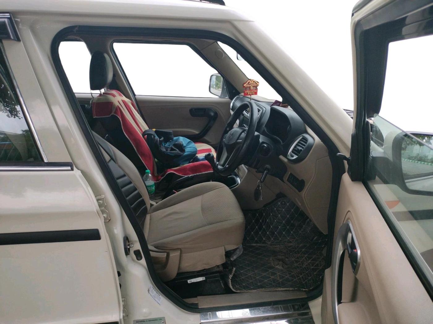 2022 Mahindra BOLERO NEO N 8, Diesel, Manual, 89,312 km, interior