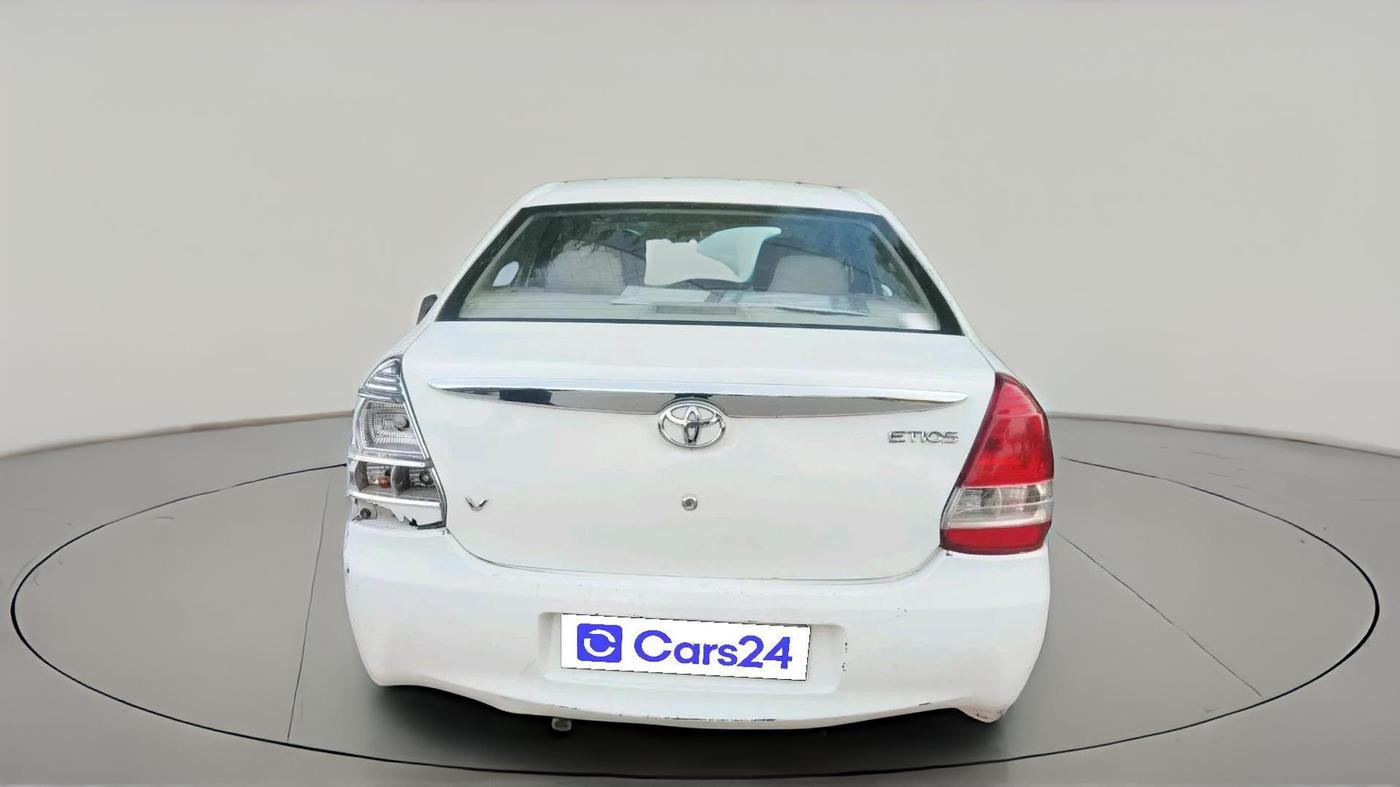 2013 Toyota Etios V, Petrol, Manual, 1,03,818 km, exterior