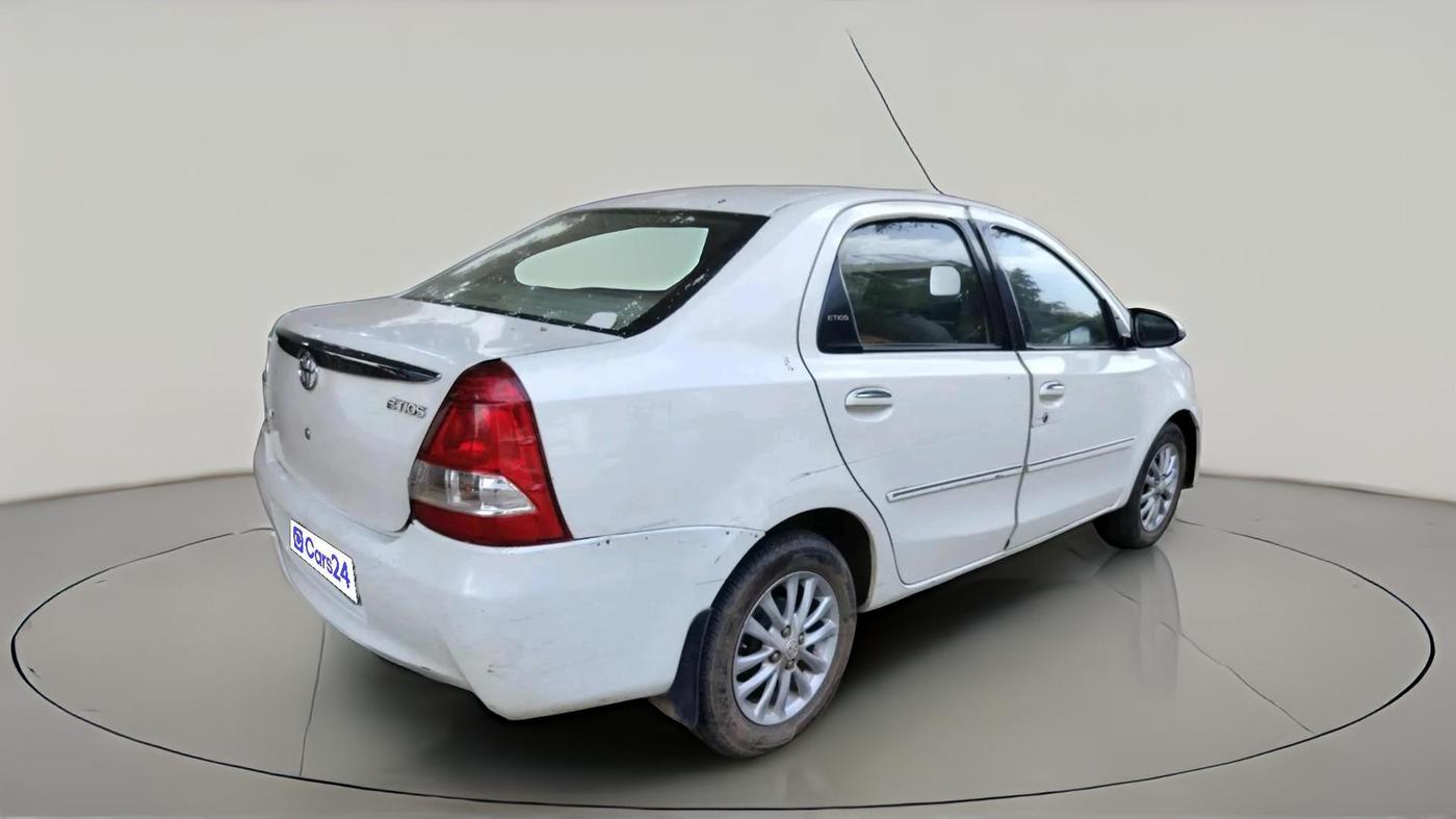 2013 Toyota Etios V, Petrol, Manual, 1,03,818 km, exterior