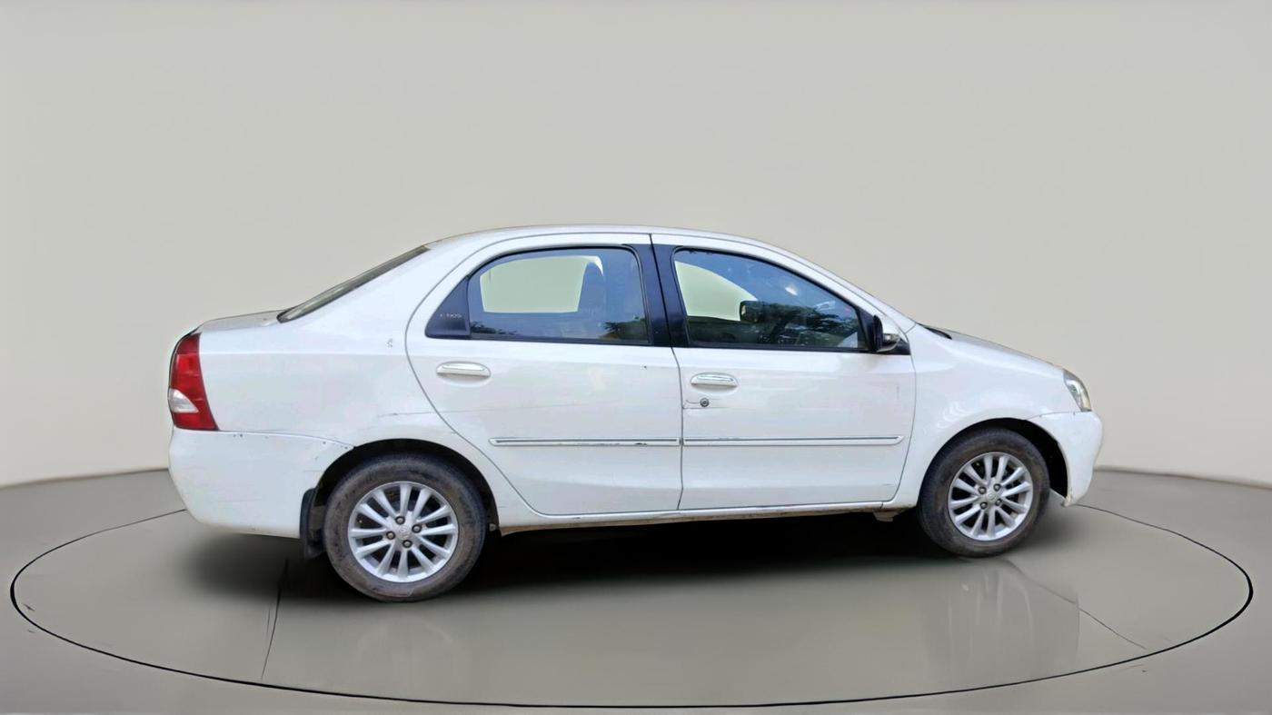 2013 Toyota Etios V, Petrol, Manual, 1,03,818 km, exterior