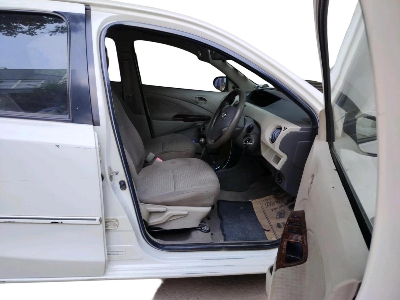 2013 Toyota Etios V, Petrol, Manual, 1,03,818 km, interior
