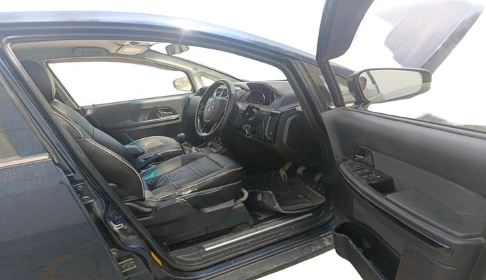 2018 Tata Hexa XE 4X2 7 STR, Diesel, Manual, 1,04,467 km, interior