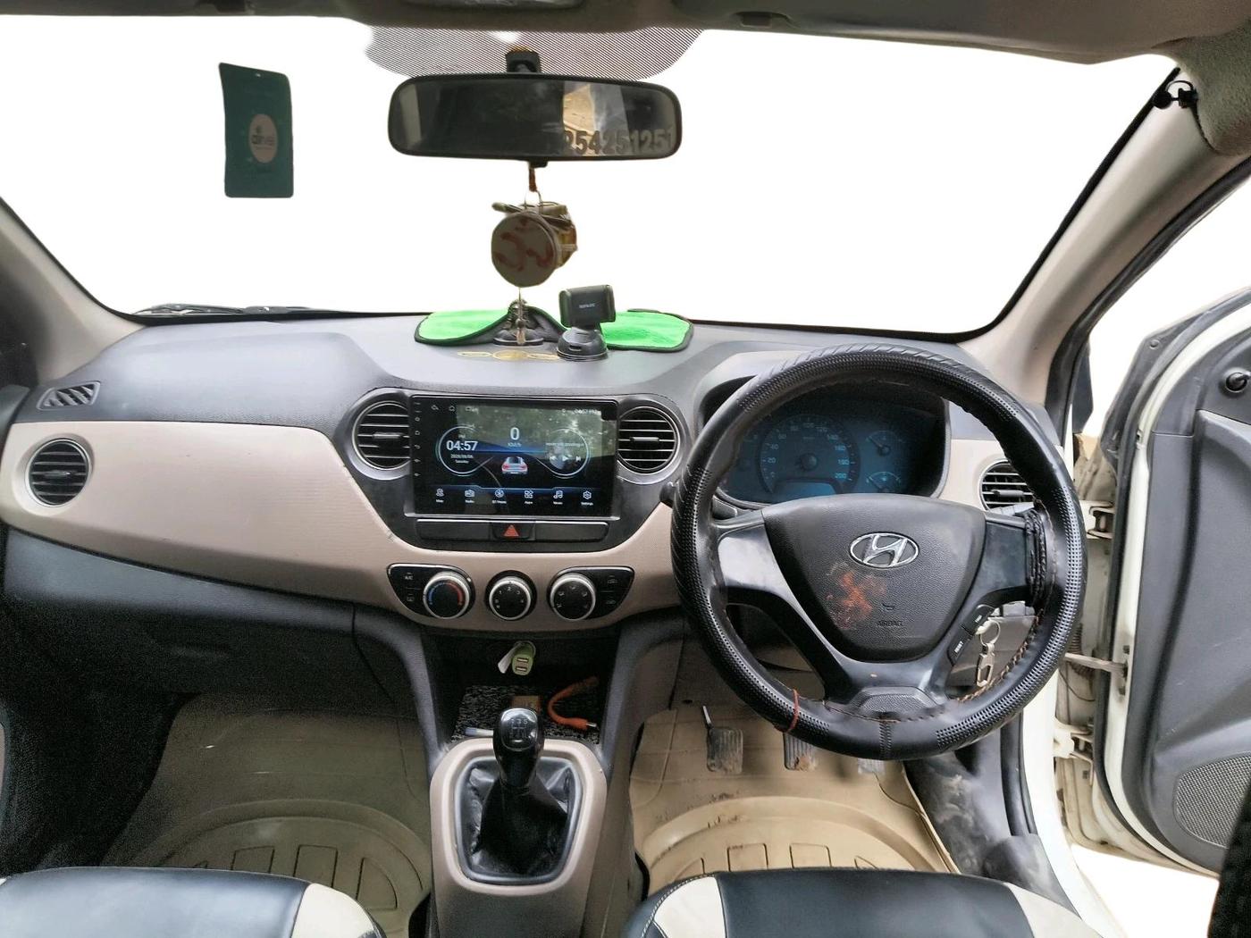 2016 Hyundai Xcent BASE 1.2, CNG, Manual, 1,22,864 km, interior
