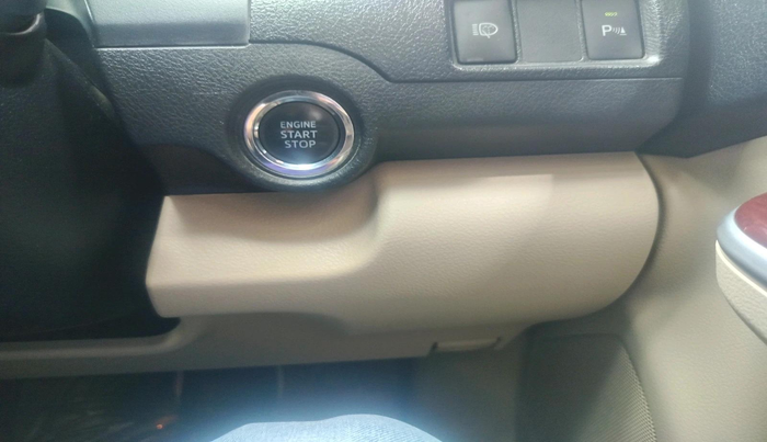 2014 Toyota Camry 2.5L AT, Petrol, Automatic, 1,01,437 km, interior