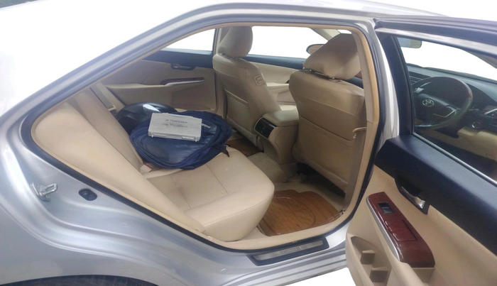 2014 Toyota Camry 2.5L AT, Petrol, Automatic, 1,01,437 km, interior
