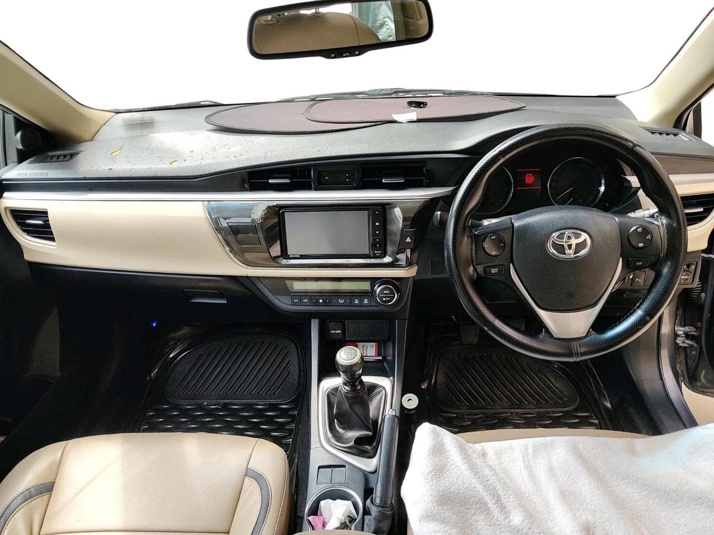 2014 Toyota Corolla Altis G PETROL, CNG, Manual, 1,43,790 km, interior