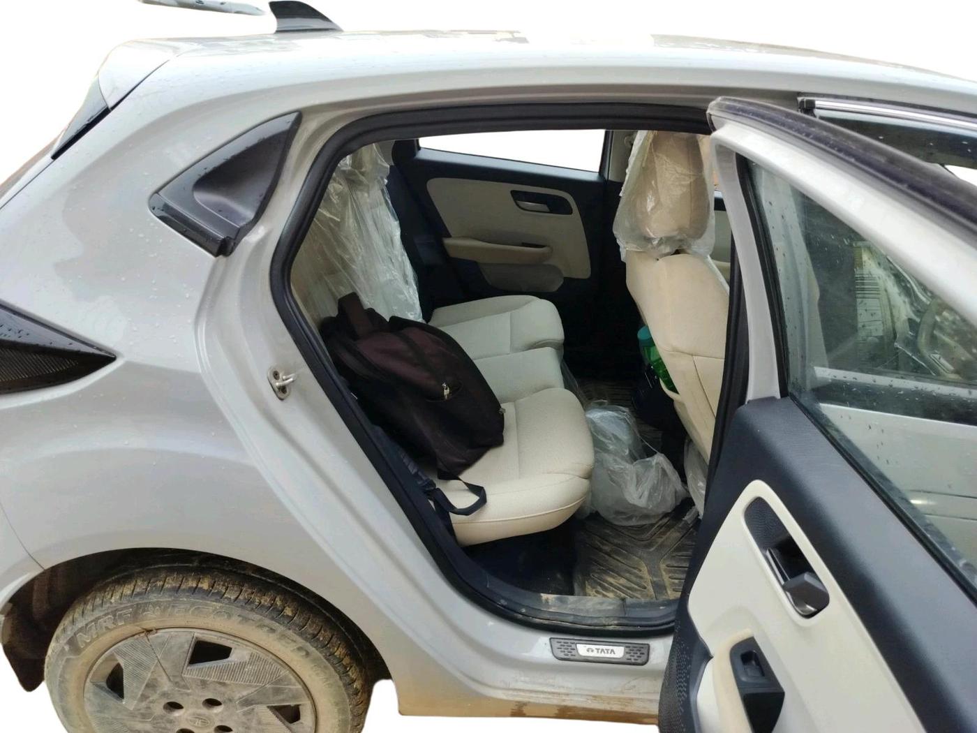 2025 Tata ALTROZ Creative S Petrol 5AMT, Petrol, Automatic, 15,154 km, interior