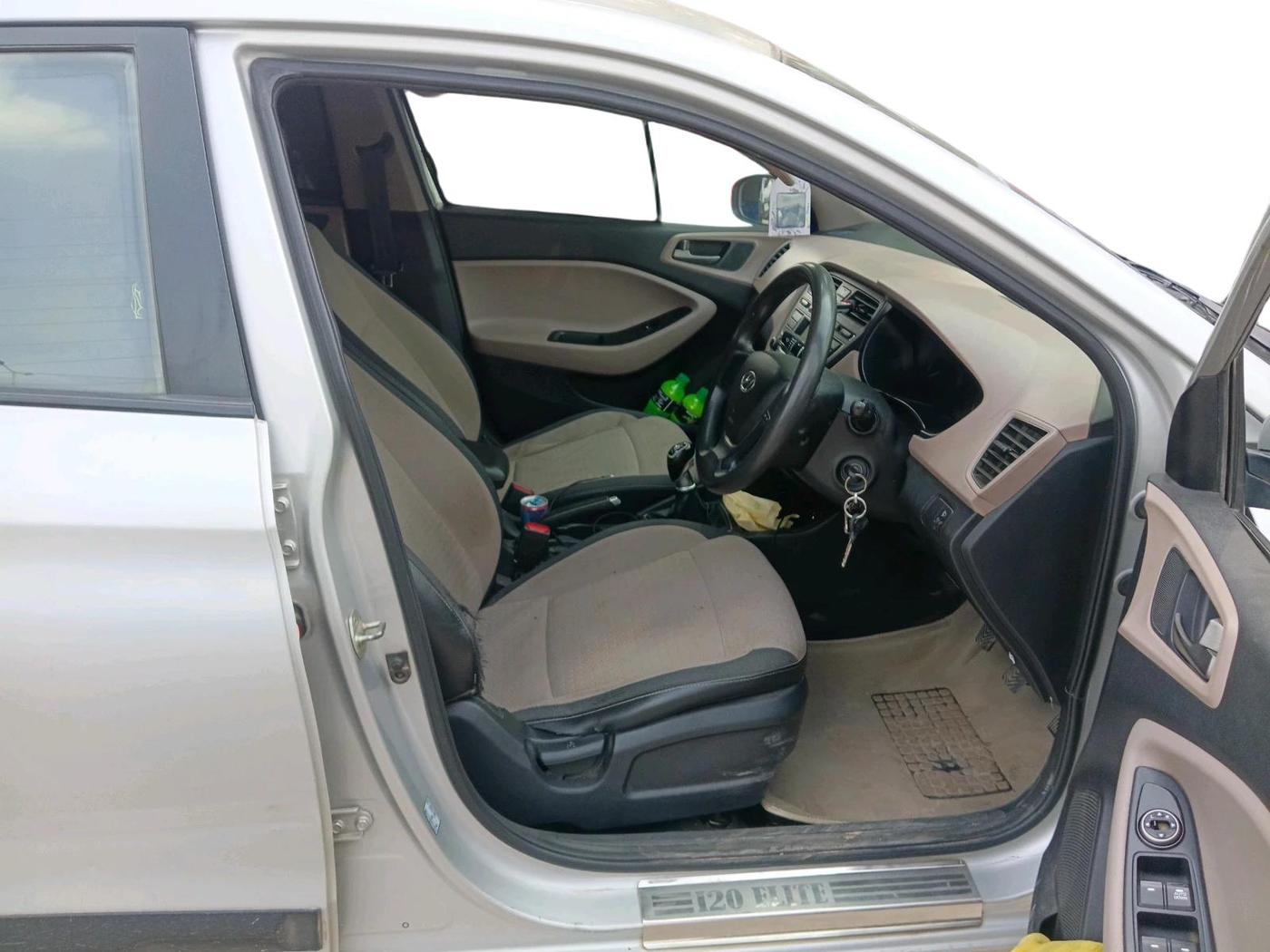2017 Hyundai Elite i20 MAGNA EXECUTIVE 1.4 CRDI, Diesel, Manual, 1,11,321 km, interior