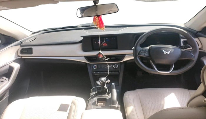 2022 Mahindra XUV700 MX P MT 5 STR, Petrol, Manual, 35,827 km, interior