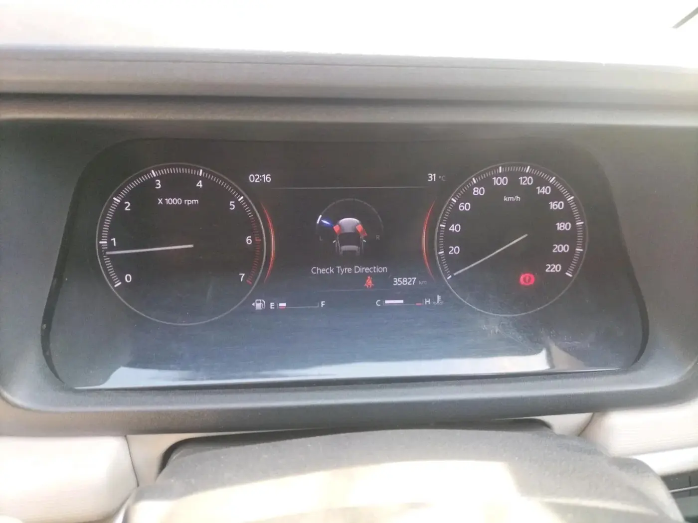 2022 Mahindra XUV700 MX P MT 5 STR, Petrol, Manual, 35,827 km, interior
