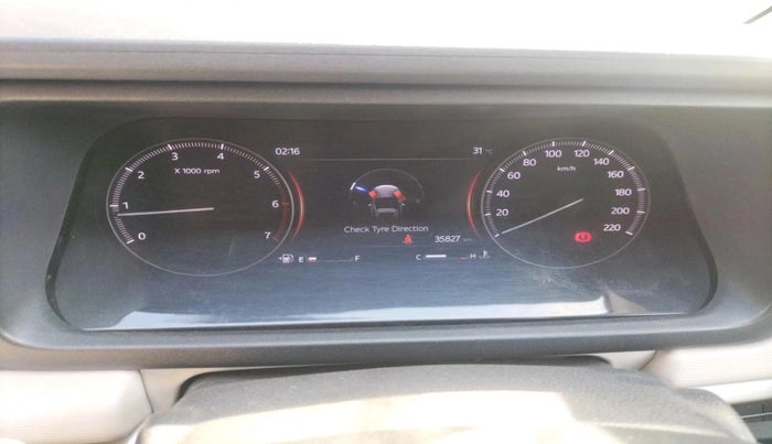 2022 Mahindra XUV700 MX P MT 5 STR, Petrol, Manual, 35,827 km, interior