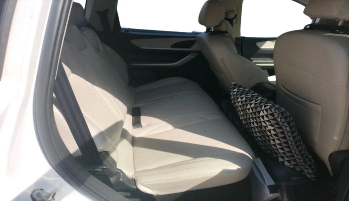 2022 Mahindra XUV700 MX P MT 5 STR, Petrol, Manual, 35,827 km, interior