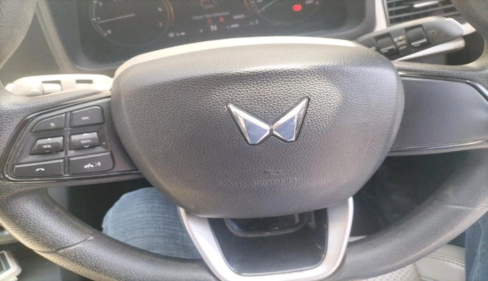 2022 Mahindra XUV700 MX P MT 5 STR, Petrol, Manual, 35,827 km, interior