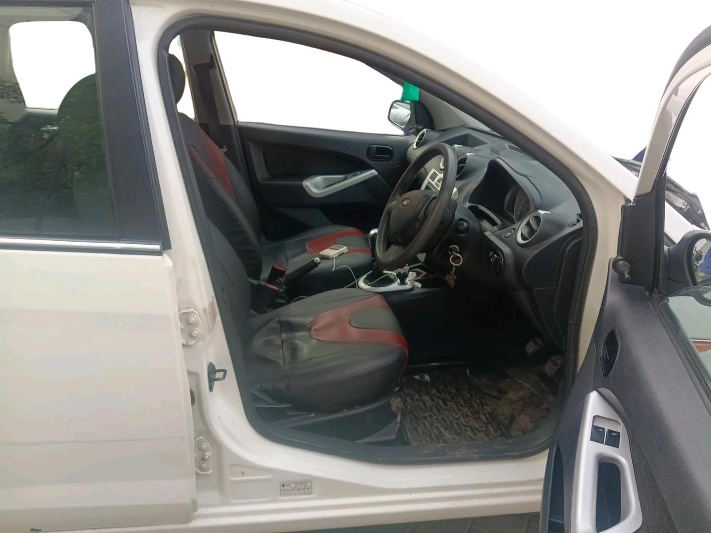 2013 Ford Figo ZXI 1.2 PETROL, Petrol, Manual, 1,18,386 km, interior