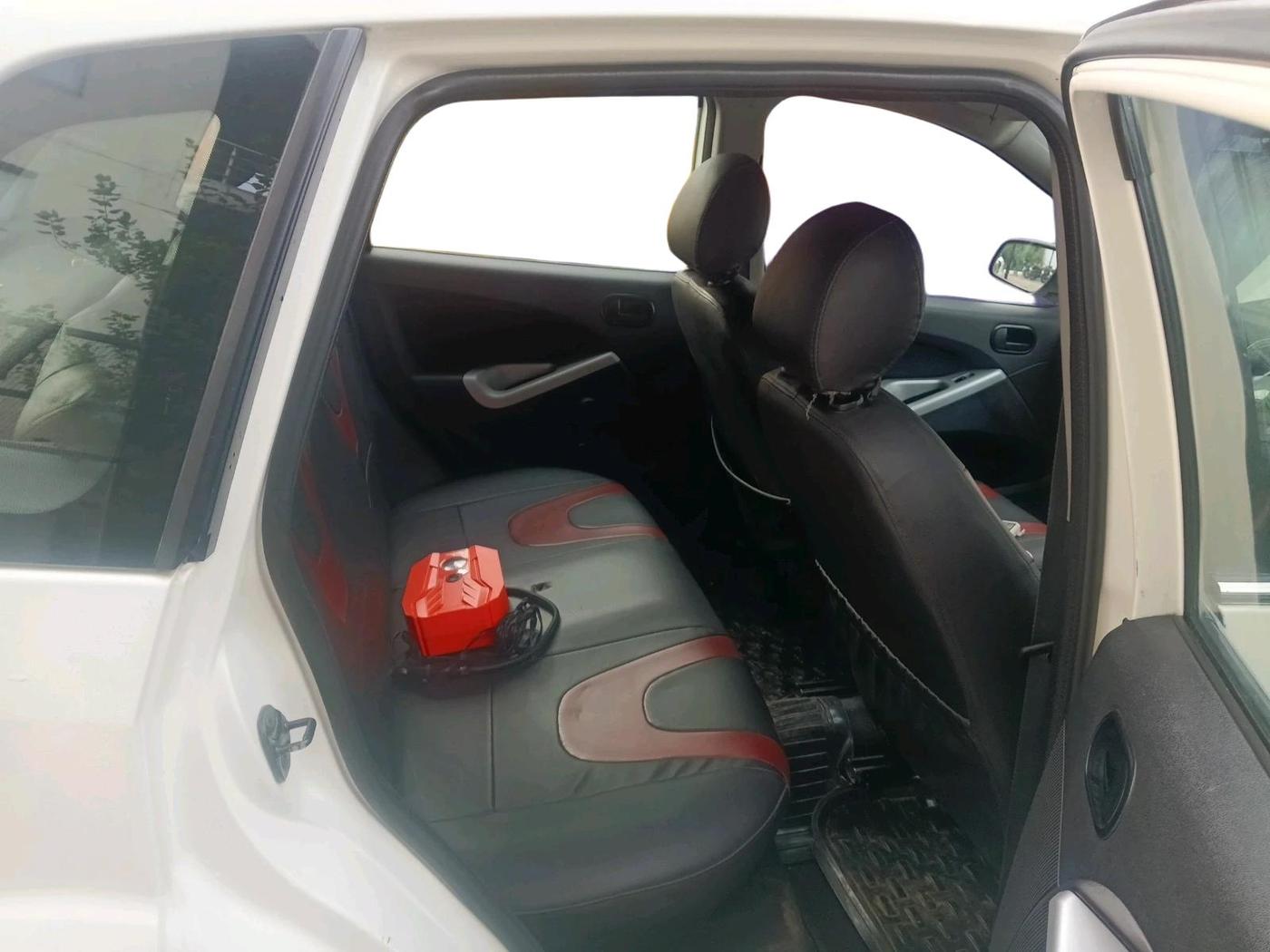 2013 Ford Figo ZXI 1.2 PETROL, Petrol, Manual, 1,18,386 km, interior