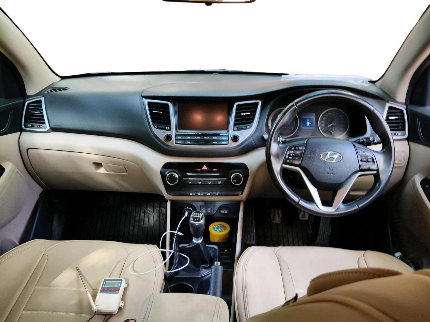 2017 Hyundai Tucson 2WD MT PETROL, CNG, Manual, 46,246 km, interior